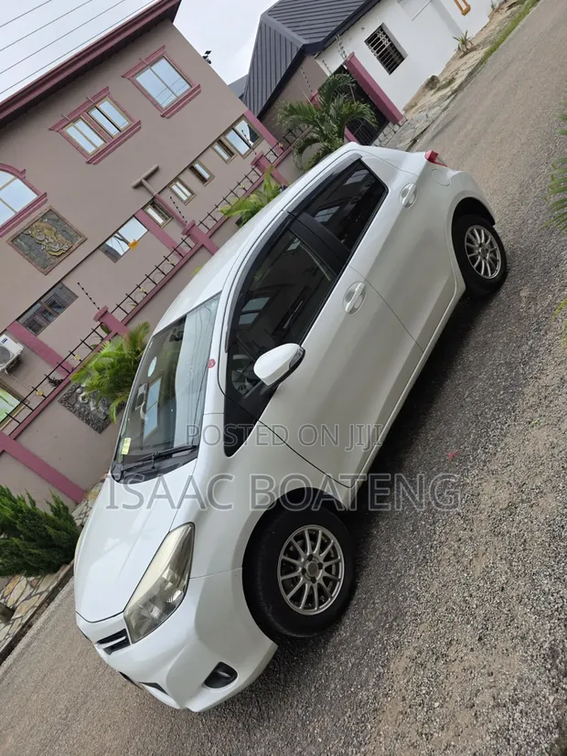 Toyota Vitz 1.3 AWD 5dr 2013 White - 1
