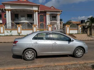 Toyota Belta 2010 Silver