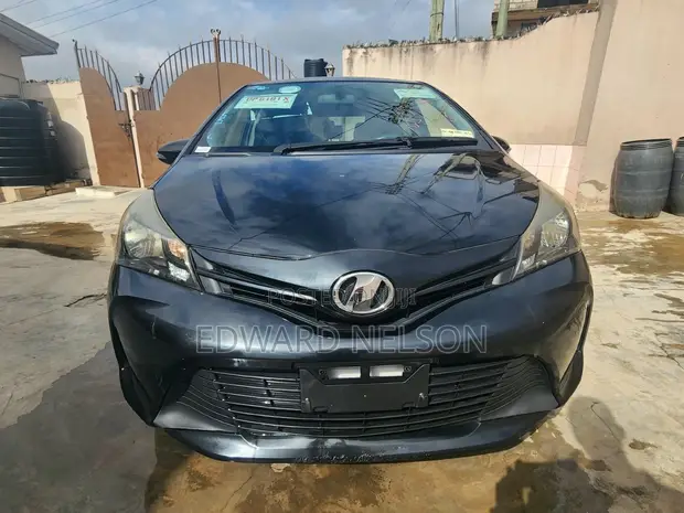 Toyota Vitz 2015 Gray - 1