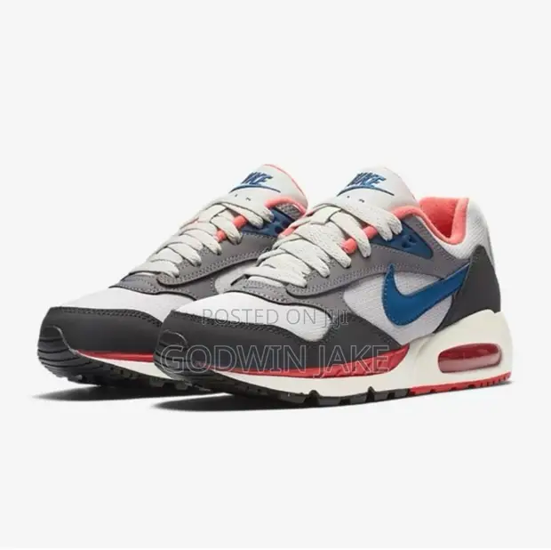 Nike Air Max IVO Sneakers - Unisex - 1