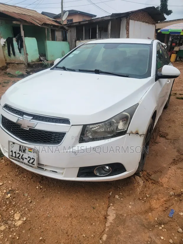 Chevrolet Cruze 2012 White - 1