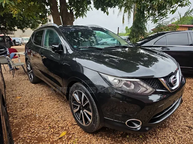 Nissan Qashqai 2017 Black - 1