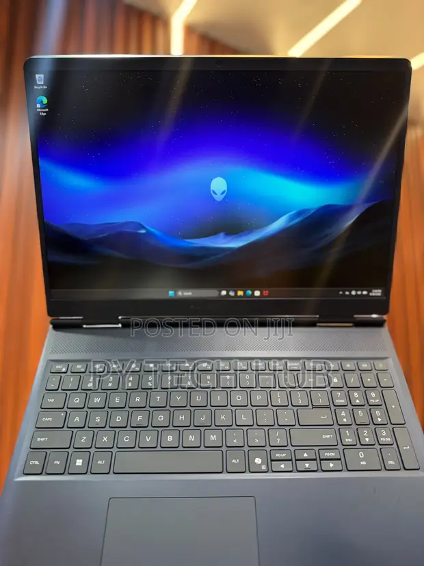 Alienware 16 Aurora Laptop - Intel Core i7, 16GB RAM, 1TB SSD - 1