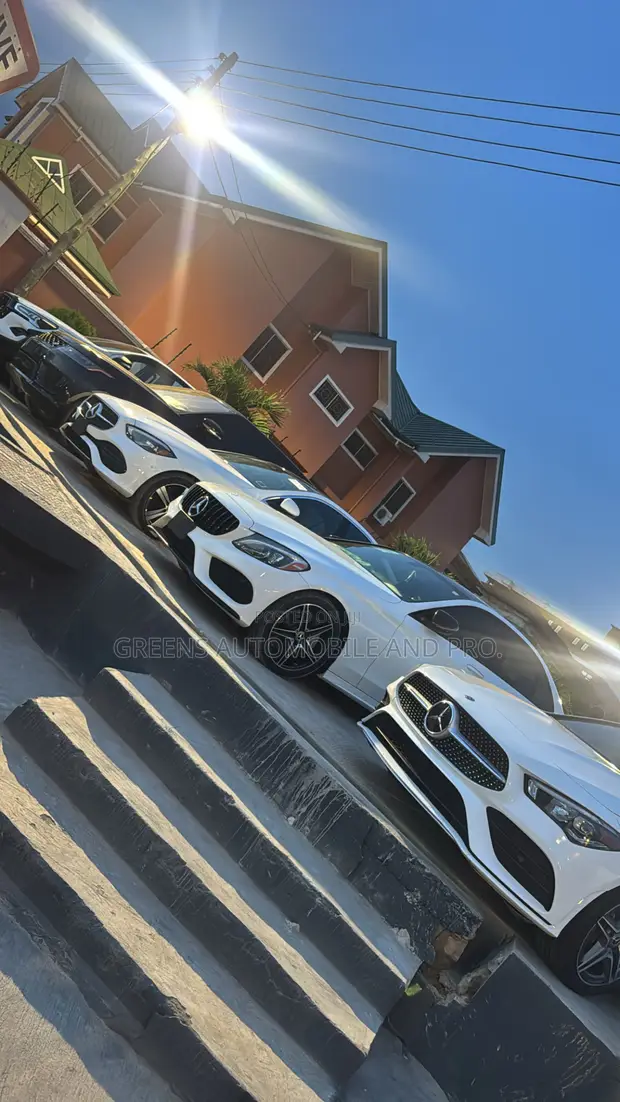 Mercedes-Benz C300 2025 White - 1