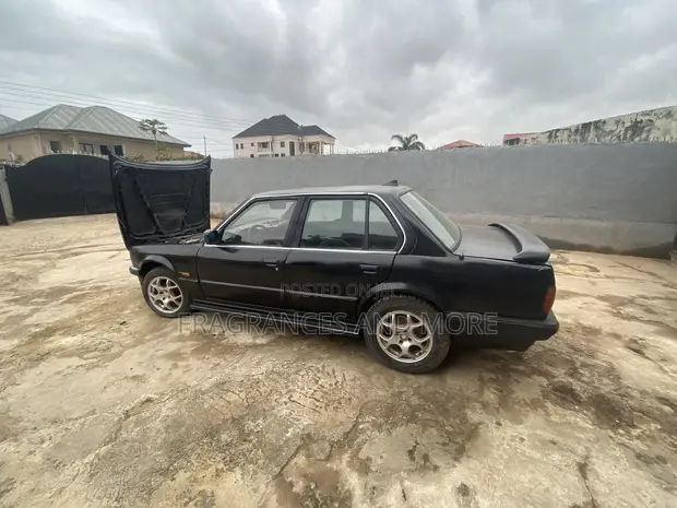 BMW 318i 1998 Black - 1