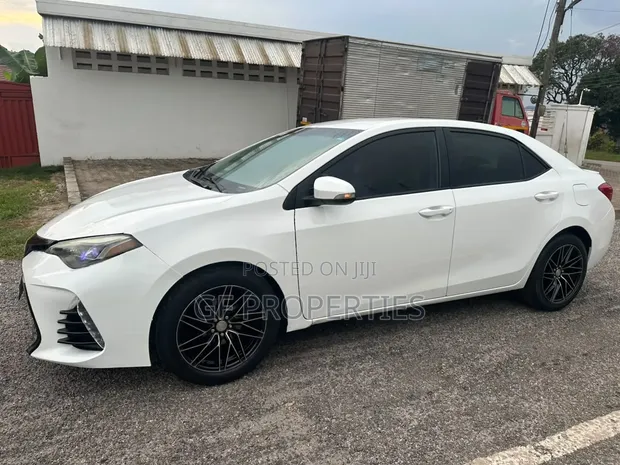 Toyota Corolla 2016 White - 1