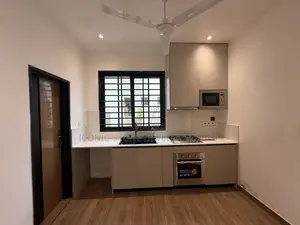 3-Bedroom En-suite Townhouse with BQ in Adenta, Frafraha