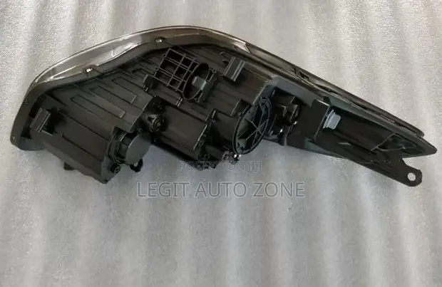Hyundai Elantra Headlight (2011-2013) - 1