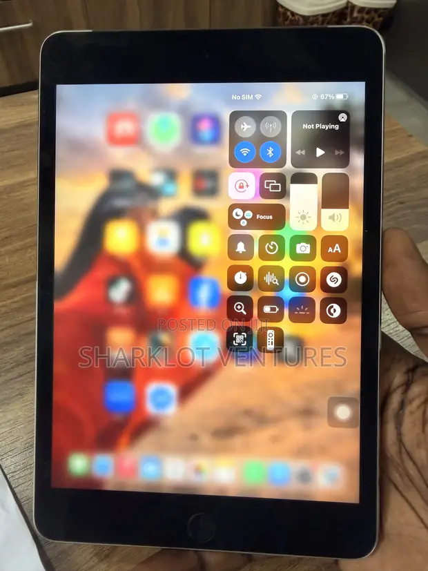 Apple iPad mini 4 64GB Black - 1