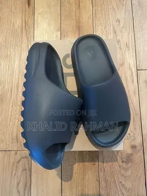Yeezy Slides - Black
