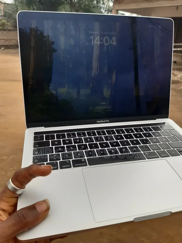 Apple MacBook Pro 2019 16GB RAM Intel Core i5 256GB SSD - 1