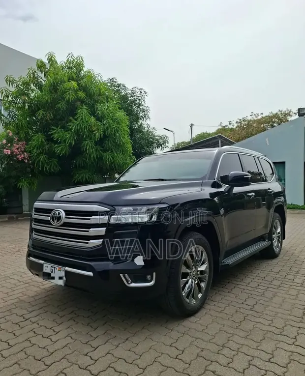 Land Cruiser V8 for Rent - 1