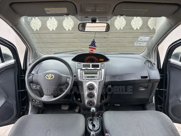 Toyota Vitz 1.3 AWD 5dr 2010 Black - 1