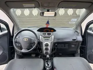 Toyota Vitz 1.3 AWD 5dr 2010 Black