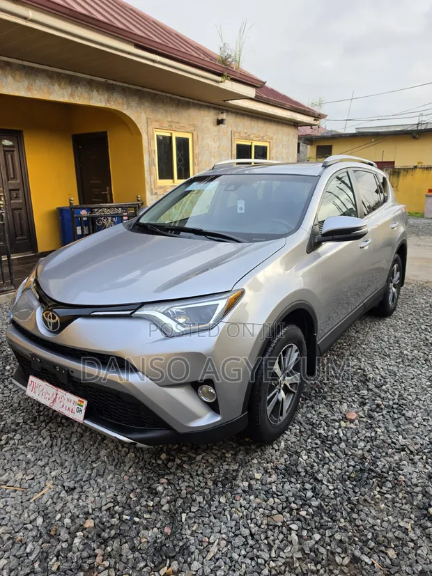2018 Toyota RAV4 XLE SUV AWD - 1