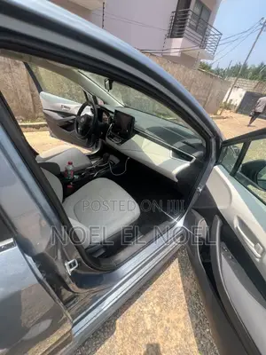 Toyota Corolla LE 2022 Silver