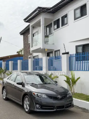 2014 Toyota Camry SE Sedan