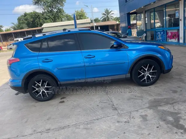 2018 Toyota RAV4 Limited SUV AWD - 1