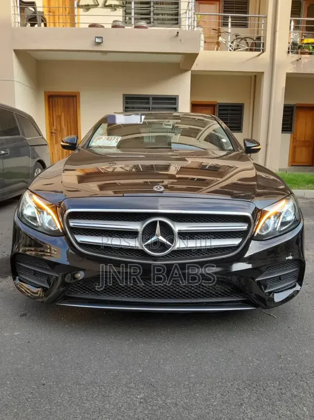 Mercedes-Benz E300 2018 Black - 1