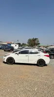 Hyundai Elantra 2012 White - 2