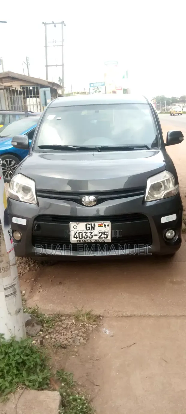 Toyota Sienta 1.5 AWD 2013 - 1