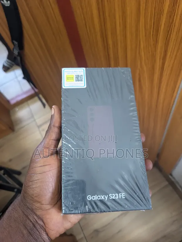 New Samsung Galaxy S23 FE 128GB Black - 1