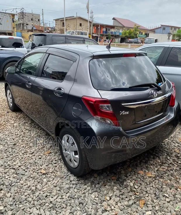 Toyota Vitz 1.3 AWD 5dr 2015 Gray - 1