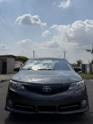 2014 Toyota Camry SE Sedan