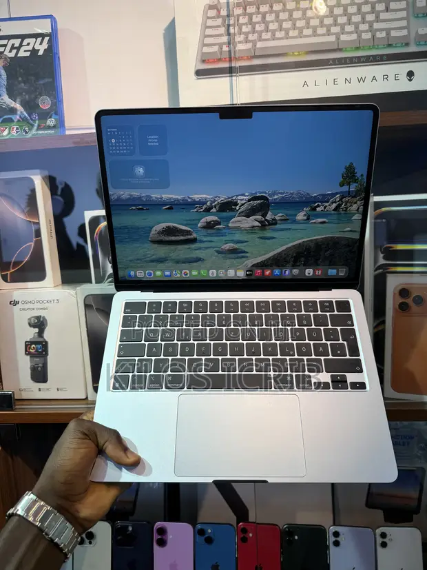 Apple MacBook Air 2025 M4 16GB RAM 256GB SSD - 1