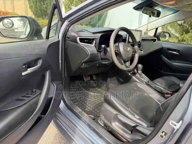 2020 Toyota Corolla Hybrid Silver - 1