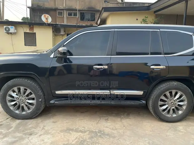 Toyota Land Cruiser V8 for Rent - 1
