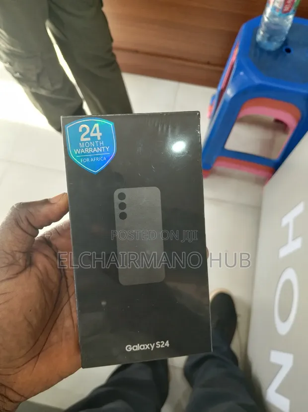 New Samsung Galaxy S24 128GB Gray - 1