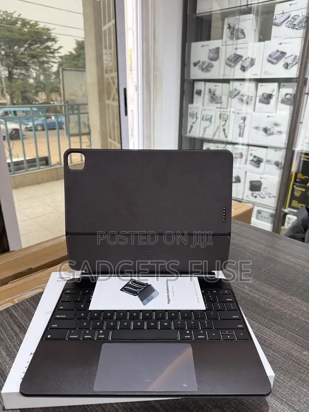Magic Keyboard - Black - 1