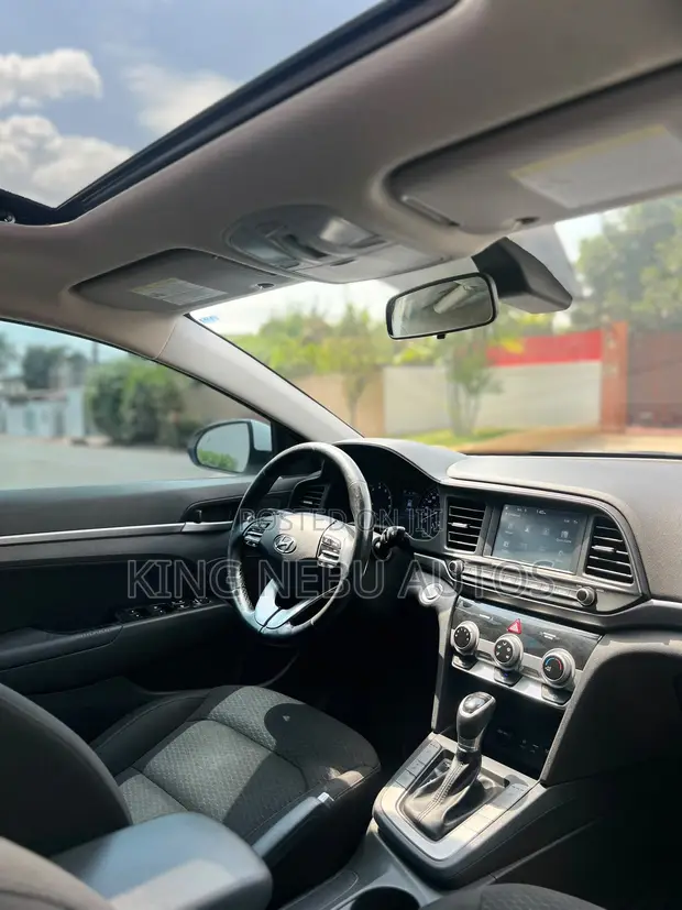 Hyundai Elantra Limited 2020 - White - 1