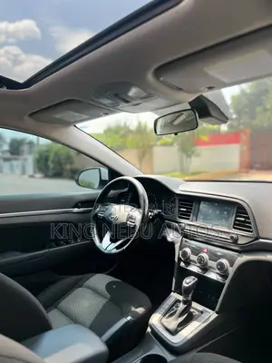 Hyundai Elantra Limited 2020 - White