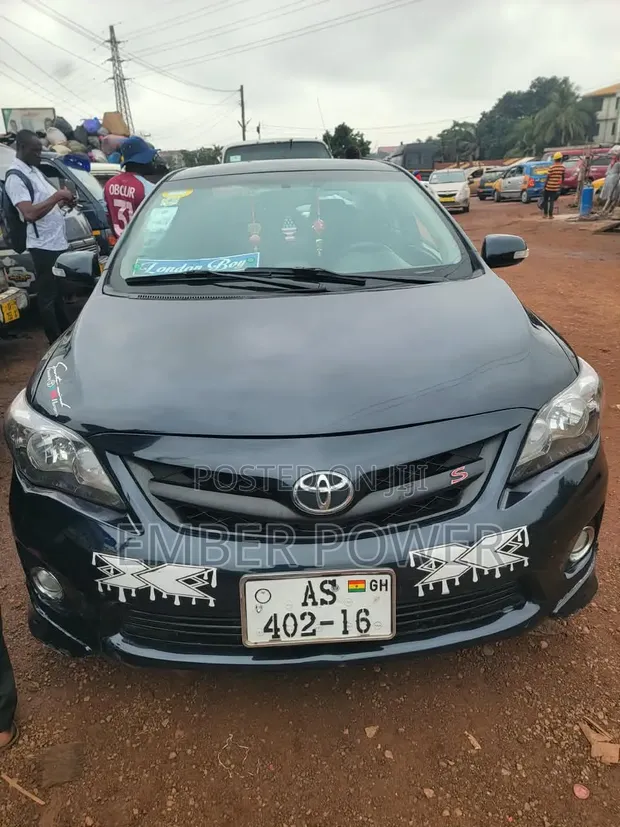 Toyota Corolla 2013 Black - 1