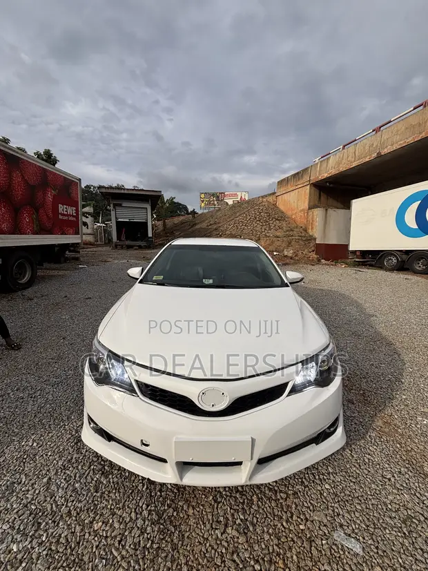 Toyota Camry 2014 White - 1