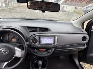 Toyota Vitz 1.3 FWD 5dr 2013 Black