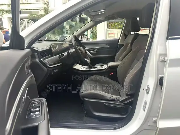 Jetour X70 Plus 2021 White - 1