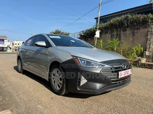 Hyundai Elantra 2019 Silver