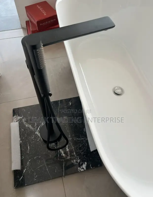 Free Standing Bathtub - Black - 1