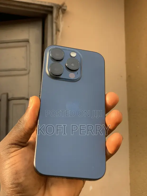 Apple iPhone 15 Pro 128GB Blue Titanium - 1