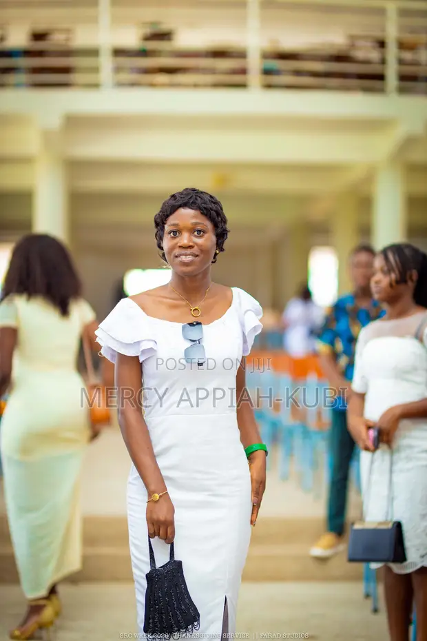 Customer Service CV - Young Lady - 1