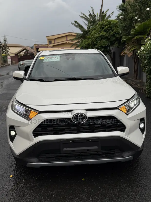 2023 Toyota RAV4 XLE AWD - 1