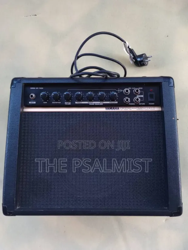 Yamaha AR1500 Guitar Amplifier - 1