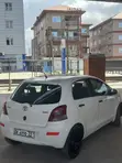 Toyota Yaris 2010 White - 3