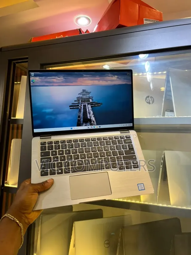Dell Latitude 7400 2-in-1 Laptop - 1
