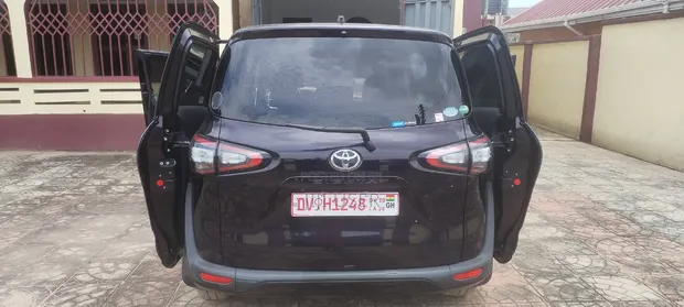 Toyota Sienta 1.5 FWD (6-seater) 2017 Purple - 1