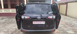 Toyota Sienta 1.5 FWD (6-seater) 2017 Purple