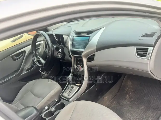 Hyundai Elantra 2013 Silver - 1
